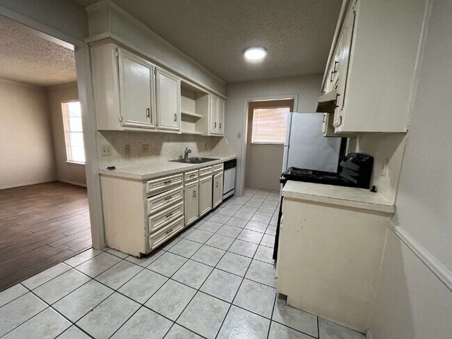 Building Photo - Affordable 2-Bedroom in South Lubbock