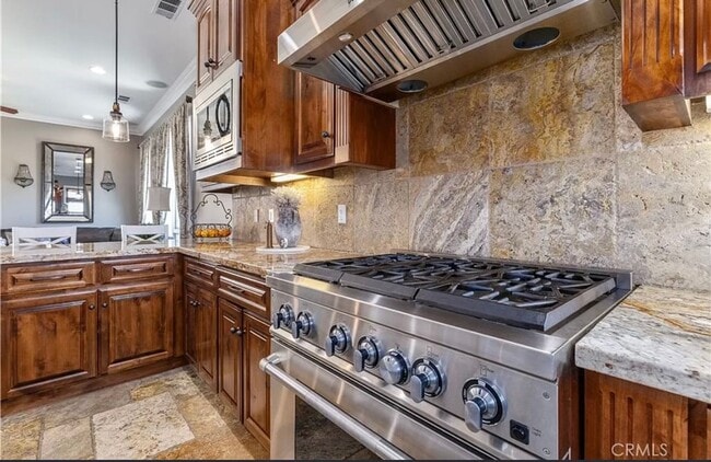Building Photo - Custom Executive 4bd/3bath home on 2 acres...