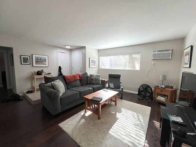 Building Photo - 2 Bed 2 Bath Condo in Mission Valley