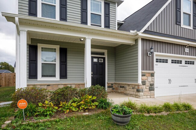 Building Photo - 588 Angel Oak Dr