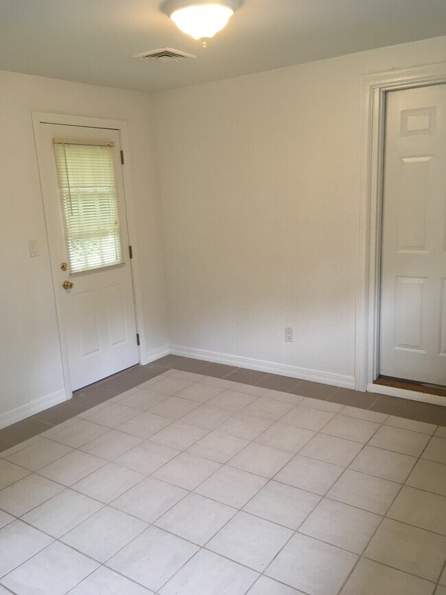 Building Photo - 166 Blackwood Ln