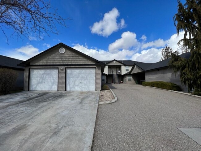 Building Photo - 2944 W Marbeth Ct