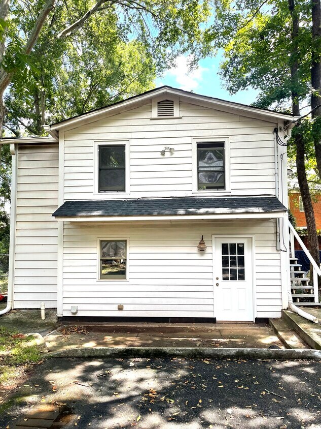 Foto principal - 143 Greenwood Dr