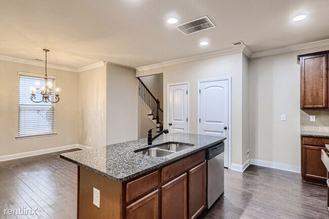 Building Photo - 5 br, 3 bath House - 239 Huntleigh Chase D...