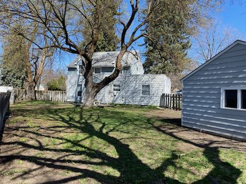 Building Photo - 1421 N Farr Rd