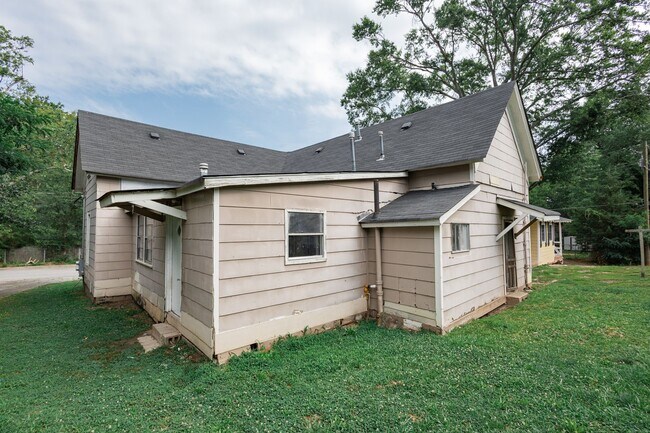 Building Photo - 530 N 13th St