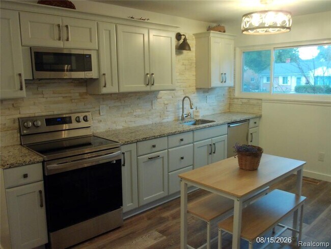 Foto del edificio - 8138 Hillcrest Blvd