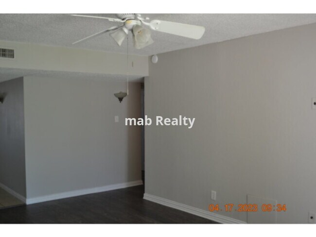 Building Photo - 3-2-1 Single Story home in Carrollton ISD