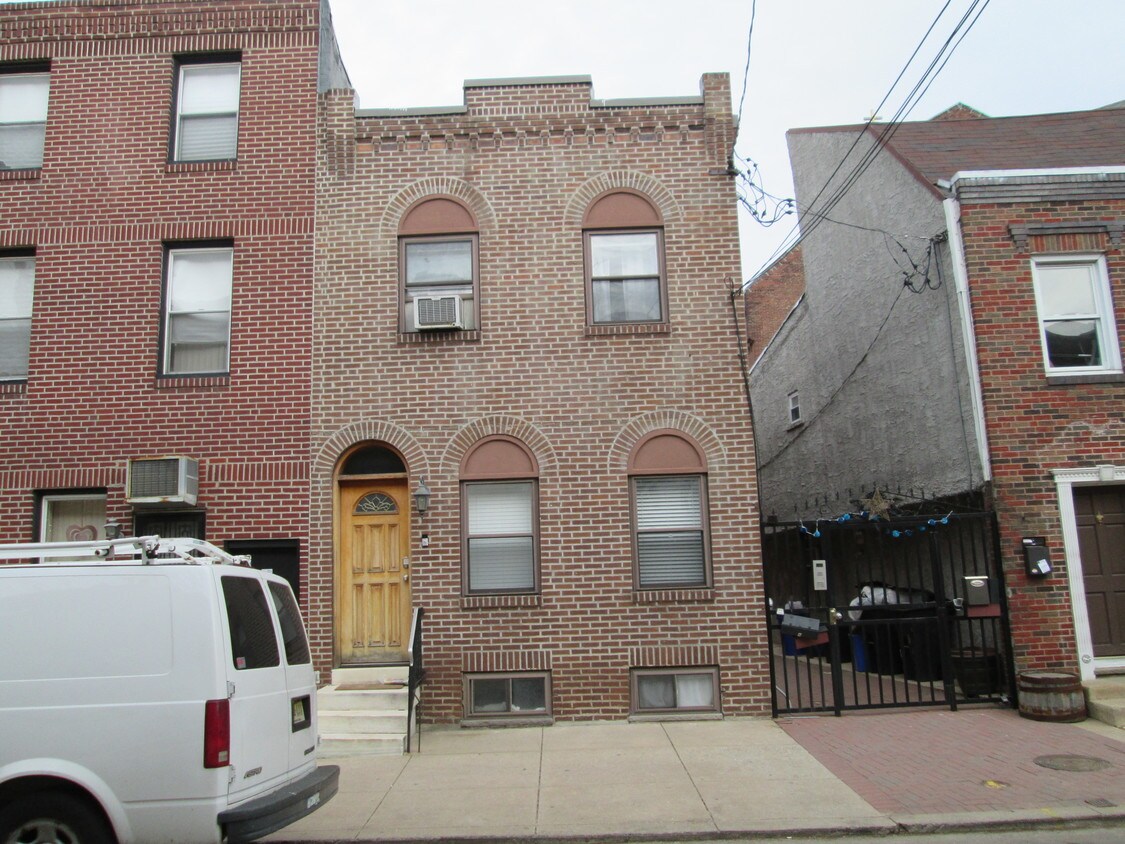 733 Carpenter St, Philadelphia, PA 19147 Townhome Rentals in