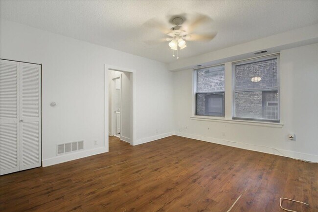 Foto del edificio - 3727 N Pine Grove Ave