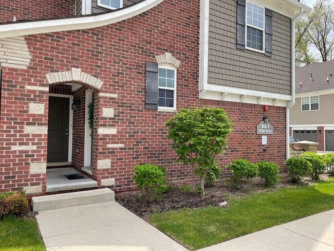Building Photo - Shelby Township-2 Bedrooms, 2-Baths, Attached garage. Immediate possession!