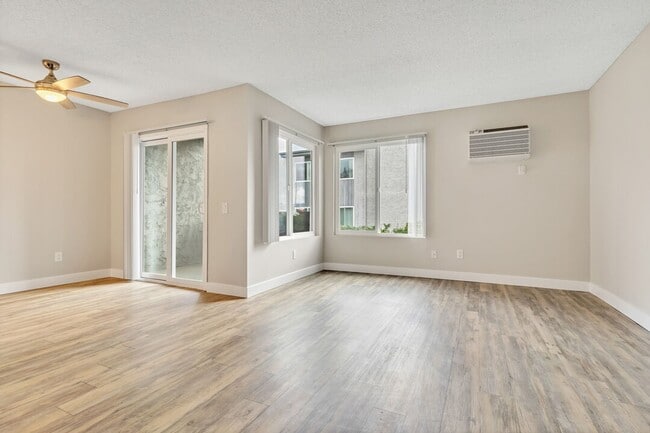 Interior Photo - Grossmont Bluffs