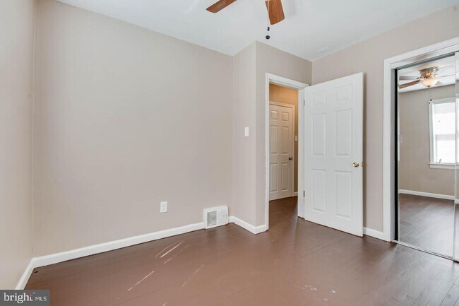 Building Photo - 4602 Harding Rd