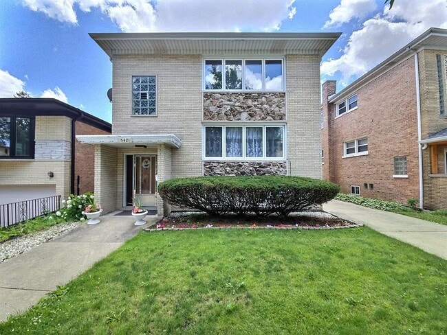 Foto del edificio - 5421 W Windsor Ave