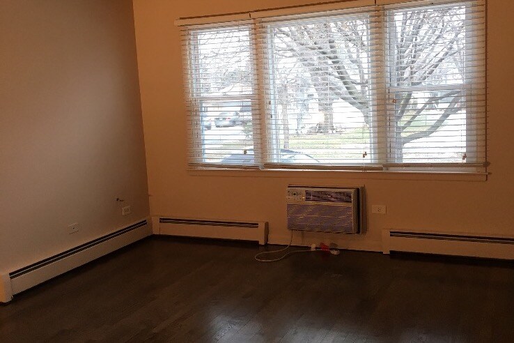 Living room - 4530 Prairie Ave