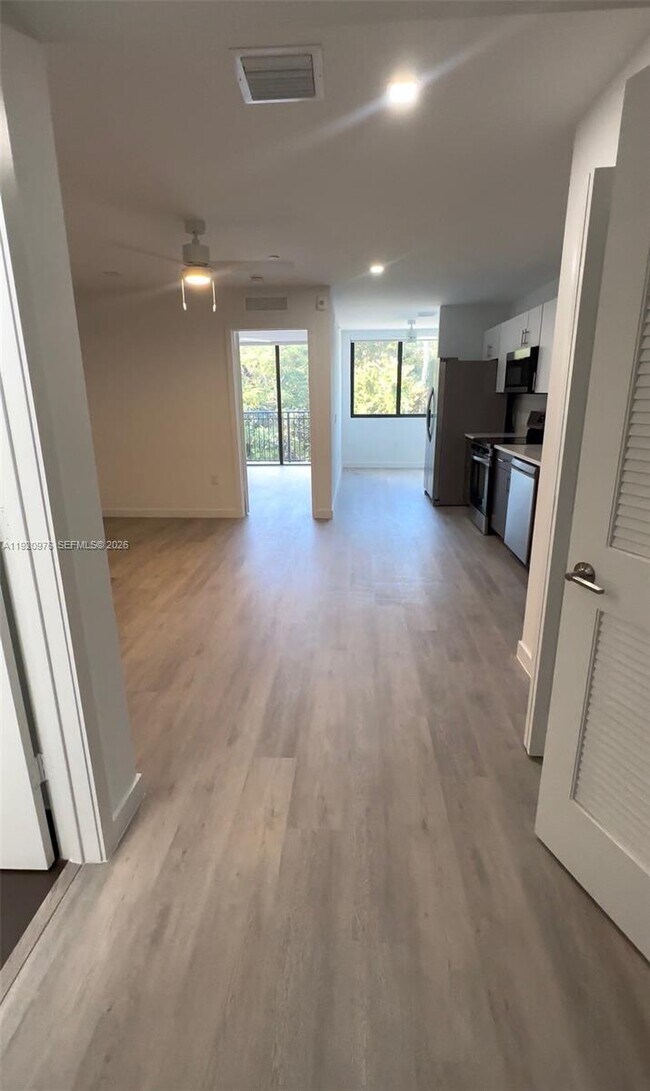 Building Photo - 20 NE 19th Ave