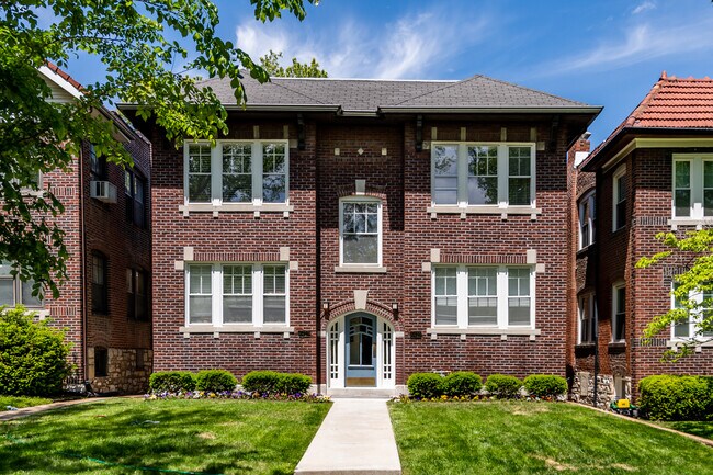 Building Photo - 6425 Alamo Ave