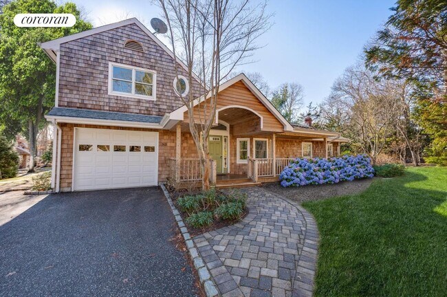 Foto del edificio - 563 Montauk Hwy