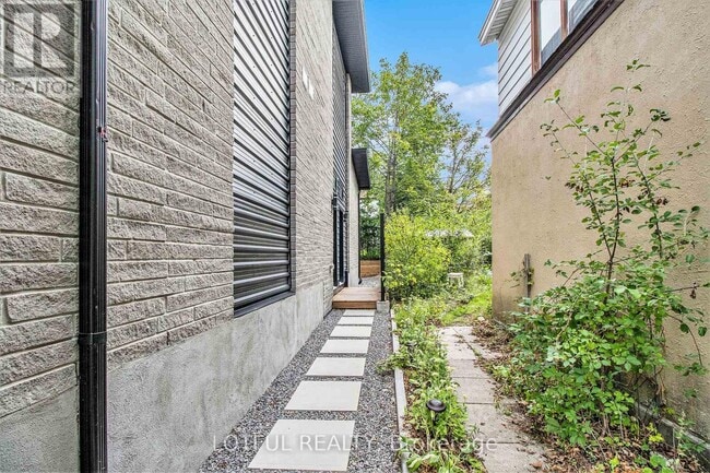 Building Photo - 411 Leighton Terrace
