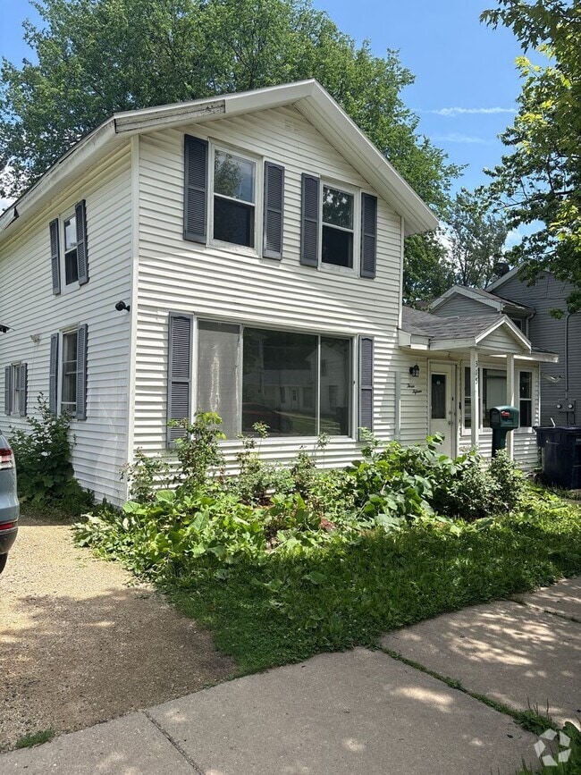 Building Photo - 315 S Academy St