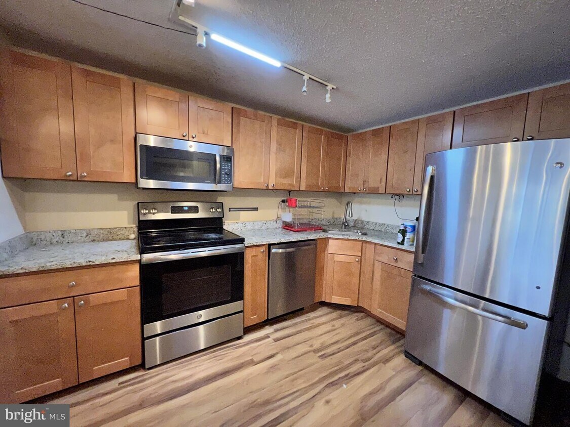 Primary Photo - 241 S 6th St