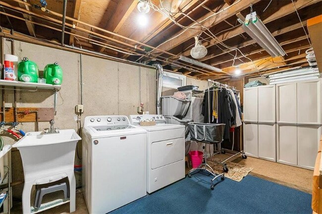 Foto del edificio - 2251 Pinehurst Rd