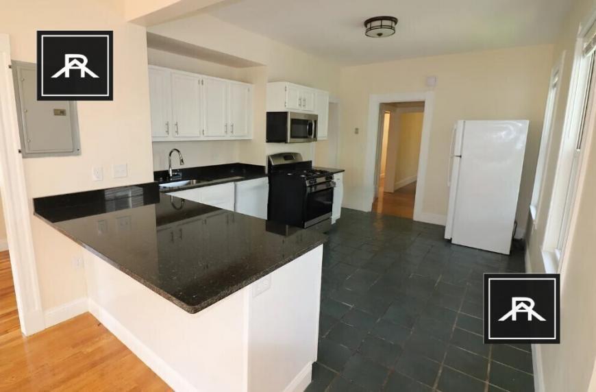 Foto principal - 4 bedroom in Cambridge MA 02140