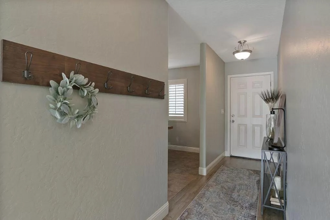 Building Photo - 2423 W Corvina Ave