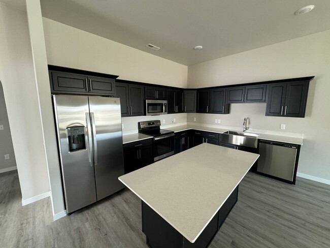 Building Photo - 2 Bed | 2 Bath | 3 Stall Garage | Patio Twin-Home