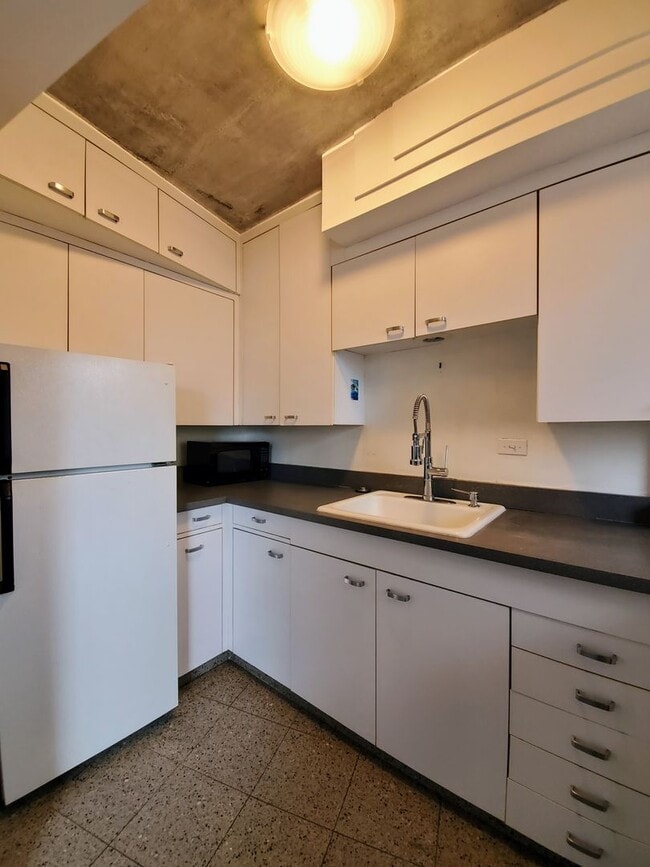 Photo - Available now: | 1 Bedroom, 1 Bathroom in Waikiki Cove. Apartment