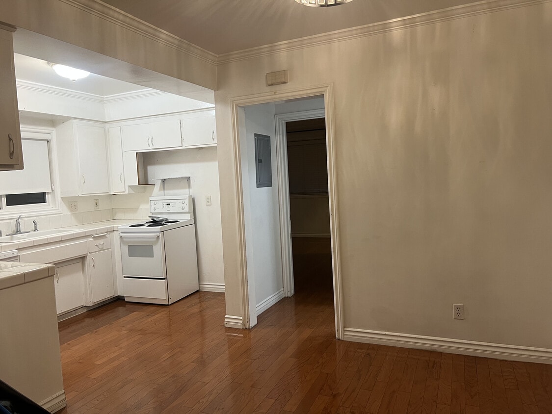 Dining Area and Kitchen - 933 W Huntington Dr