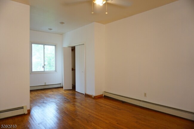 Foto del edificio - 247 Mt Prospect Ave