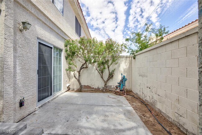Building Photo - 7922 Lonette Ave