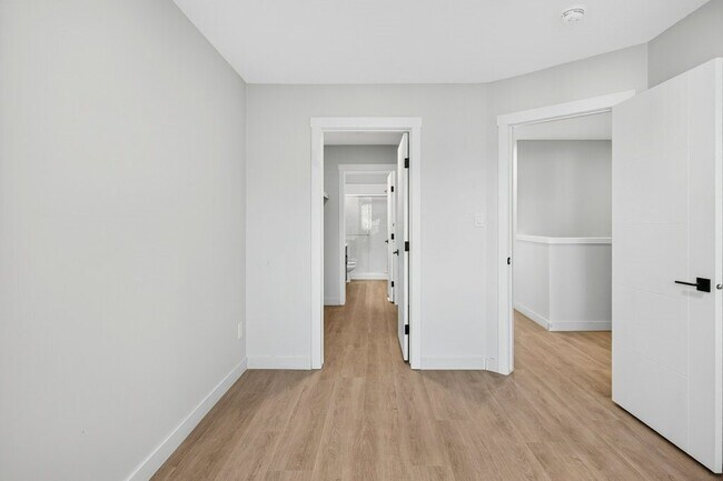 Photo du bâtiment - 10335-10135 135 St NW