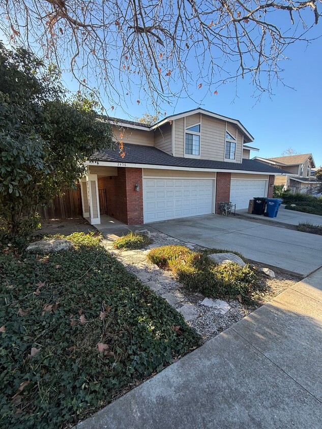 Foto principal - Thousand Oaks - Three Bedroom, 2.5 Bath