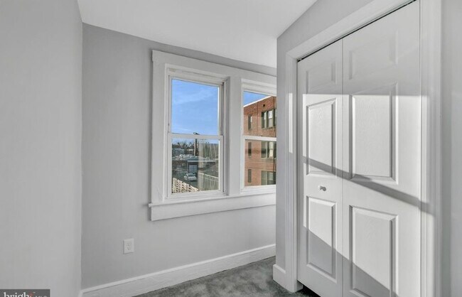 Building Photo - 237 15th St SE