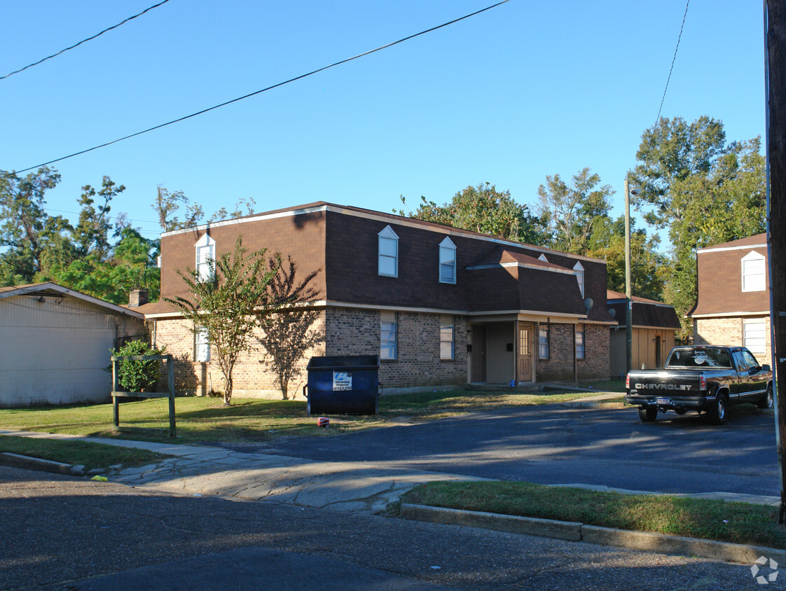 Building Photo - Oakleigh Village Apartments