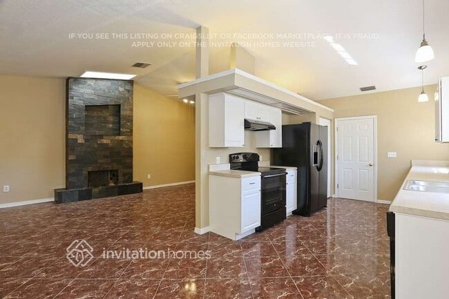 Foto del edificio - 327 80th Ave NE