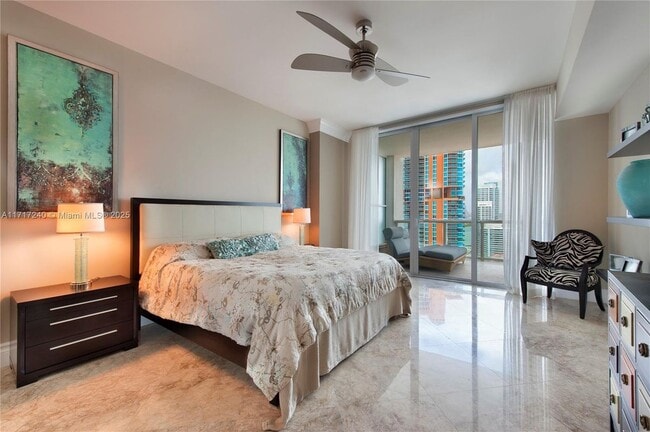 Foto del edificio - 50 South Pointe Dr