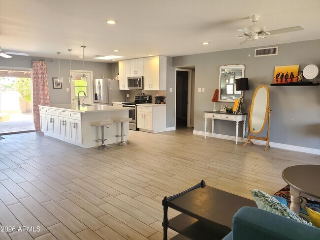 Building Photo - 4404 S Rita Ln