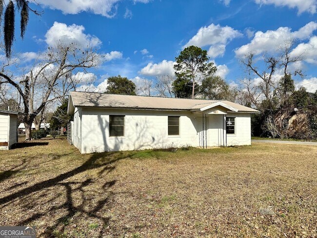 Building Photo - 526 Ware St