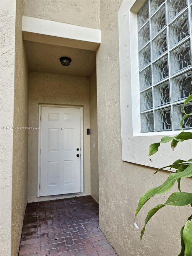 Foto del edificio - 3920 Cherry Ln