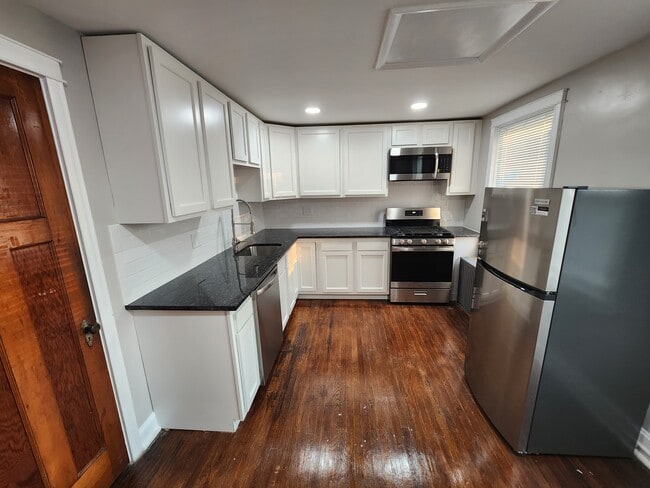 Building Photo - 301 Folcroft St