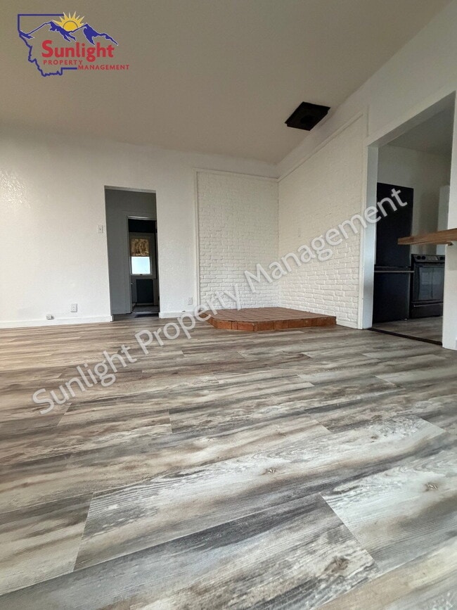 Building Photo - 3 Bed / 2 Bath Home with Bonus Room & Fenced Backyard