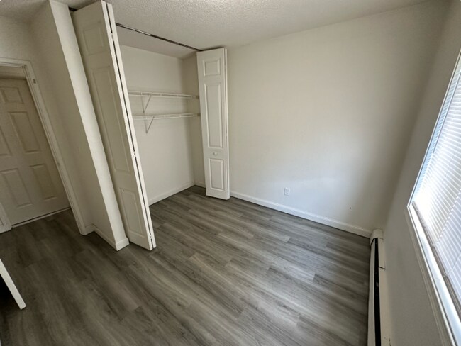 Building Photo - 1518 1st St E