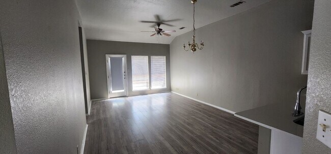 Foto del edificio - 1217 Armadillo Rd