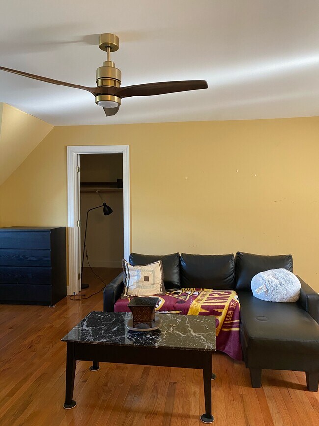 Foto del edificio - 17551 Eleanor Ln