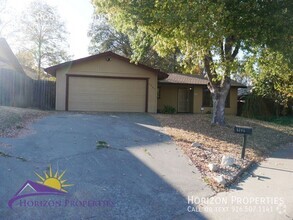 Building Photo - 5205 Roseana Ct