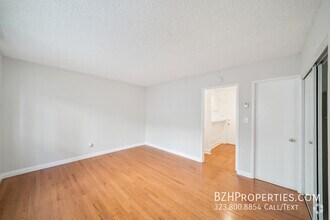 Building Photo - 7545 Hampton Ave