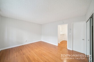 Building Photo - 7545 Hampton Ave